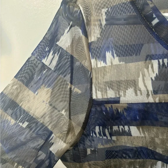 Abstract Pattern Long Sleeve Mesh Top - Picture 2 of 3